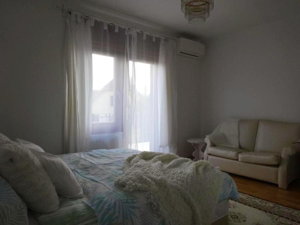 شقة Laszlo Apartman تيهاني المظهر الخارجي الصورة